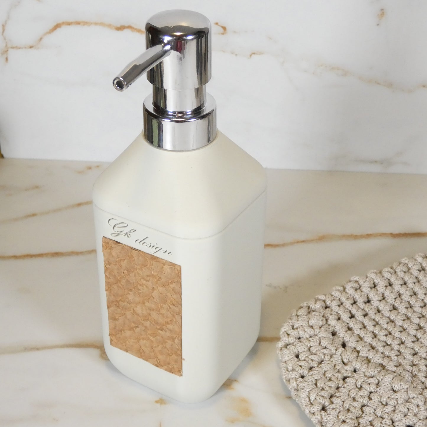 Distributeur de Savon en Cuir de Poisson - Écologique & Design de luxe