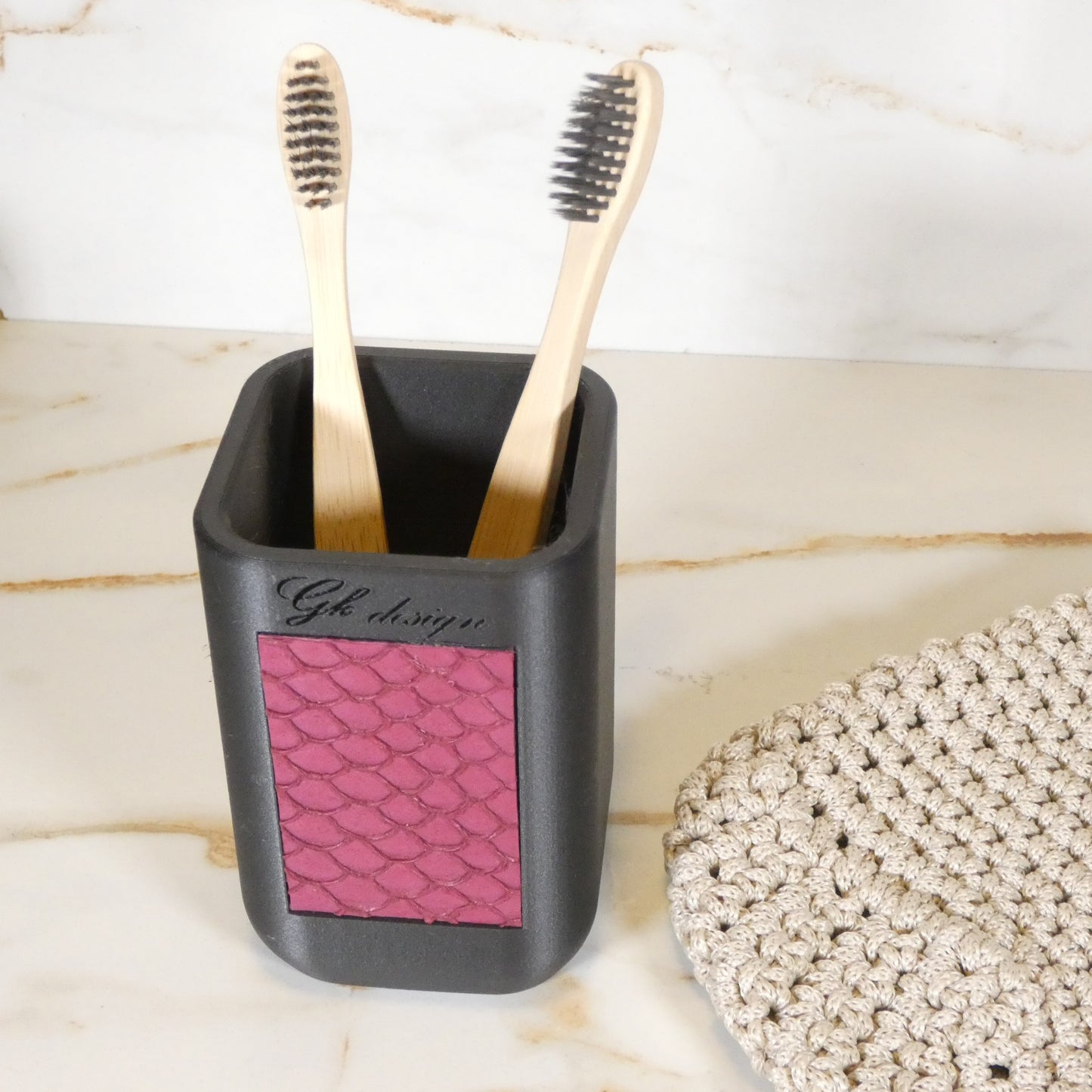 pot à dentifrice et brosse à dent en véritable cuir de poisson de couleur noir et violet