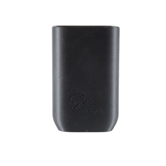 Ce gobelet à brosse à dent et dentifrice au design monochrome noir mat apporte une touche de modernité et d'élégance à votre salle de bain. Parfait pour les intérieurs contemporains, cet accessoire pratique et esthétique s'intègre harmonieusement dans un espace sobre et raffiné, soulignant la simplicité du style monochrome. Le choix du noir mat donne une allure chic et intemporelle, idéal pour les amateurs de décoration minimaliste. Elégant