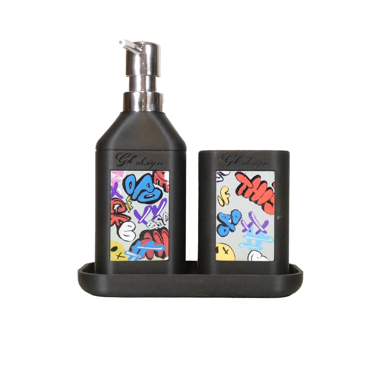 Distributeur de savon liquide noir design, style industriel et street art, parfait pour une salle de bain moderne et minimaliste.