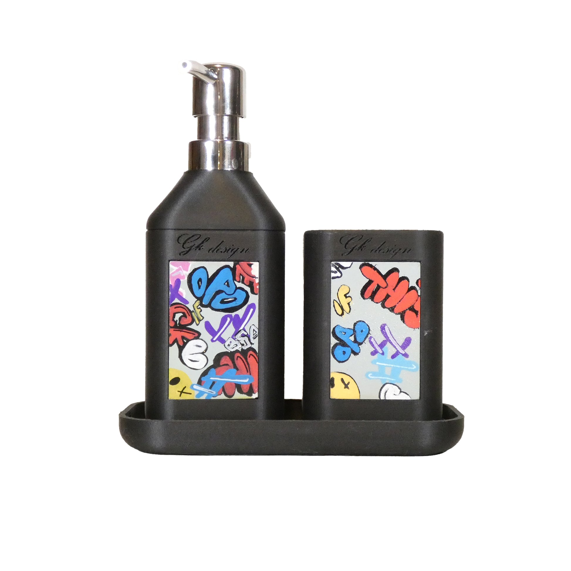 Distributeur de savon liquide noir design, style industriel et street art, parfait pour une salle de bain moderne et minimaliste.
